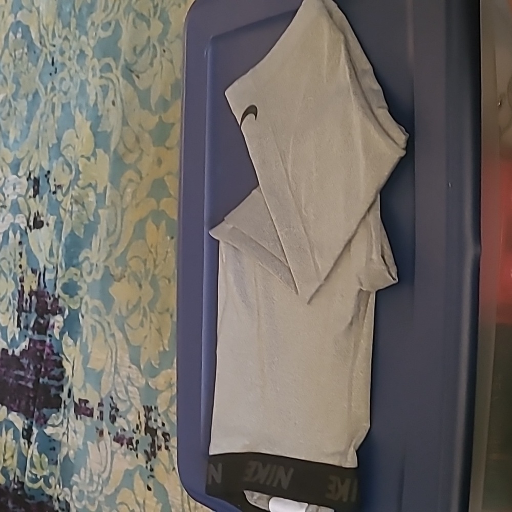 Capris - Picture 2 of 3